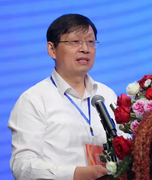 廣西大學校長助理、廣西碳酸鈣產(chǎn)業(yè)化工程院常務副院長、廣西碳酸鈣行業(yè)協(xié)會會長童張法圖片來源：廣西碳酸鈣產(chǎn)業(yè)化工程院